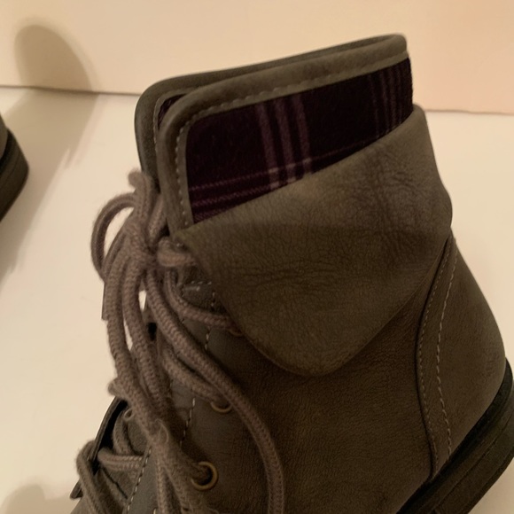 CLIFFS by Stone Mountain Taupe Faux Suede Lace Up Booties Size 8.5 - Picture 2 of 13